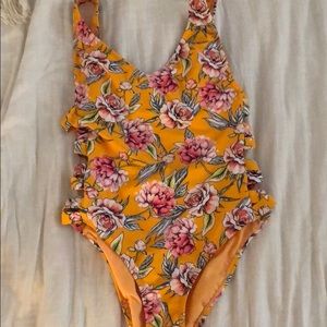 Very cute one piece swimsuit!